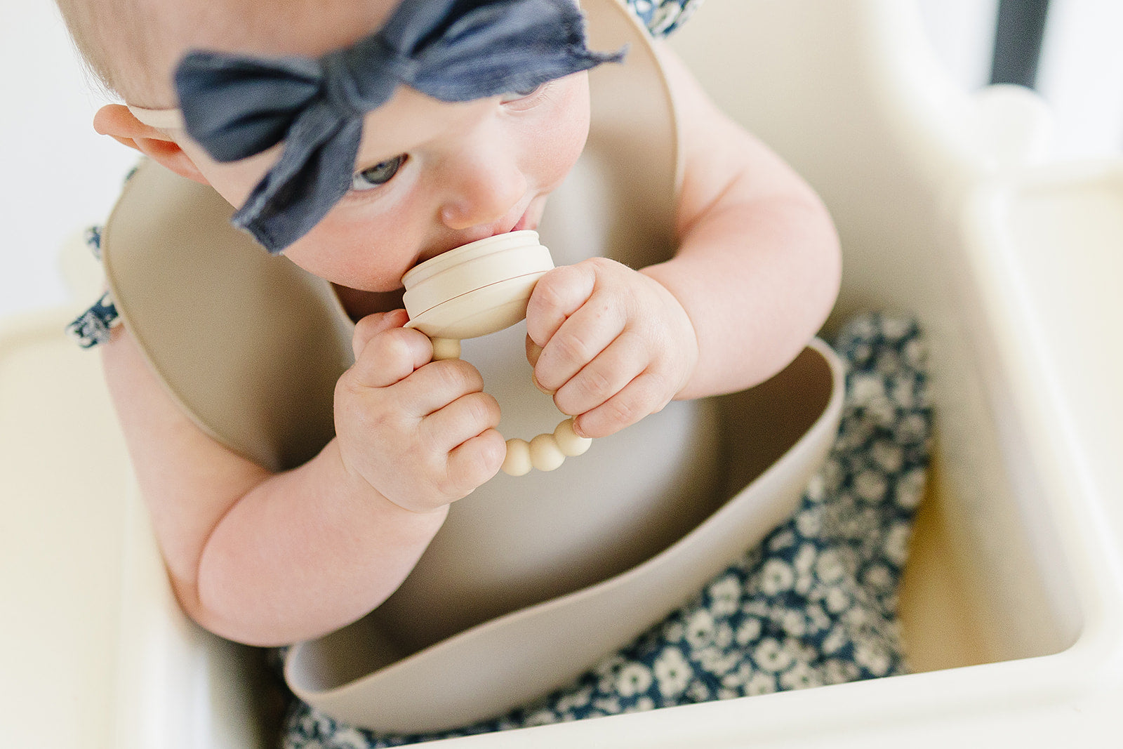 close-up of spill pocket on baby bib