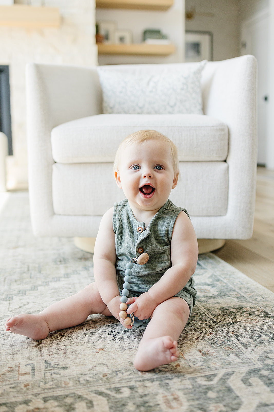 neutral color silicone and wood pacifier clip for babies