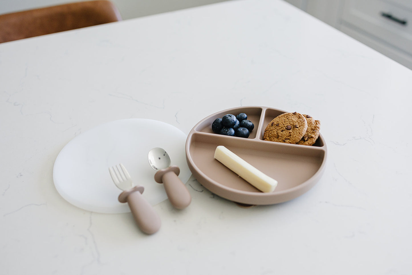 Suction Plate – Divided Silicone Baby Plate with Lid | BPA-Free & Spill-Resistant