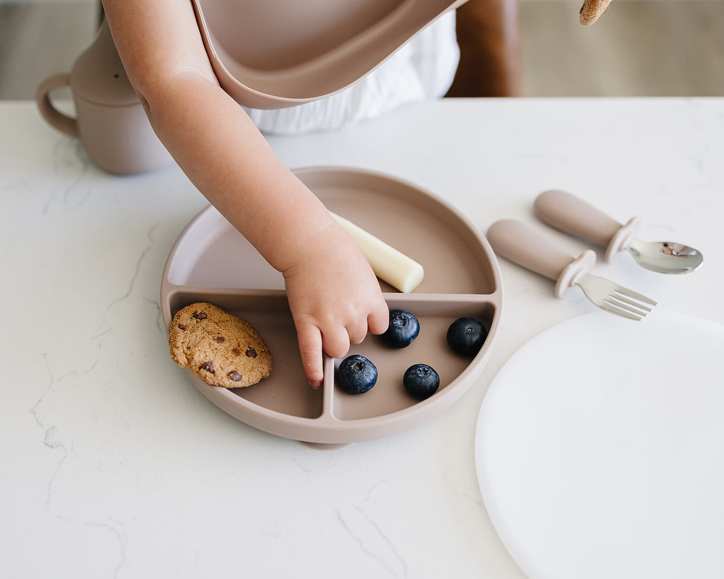 baby using divided silicone suction plate 