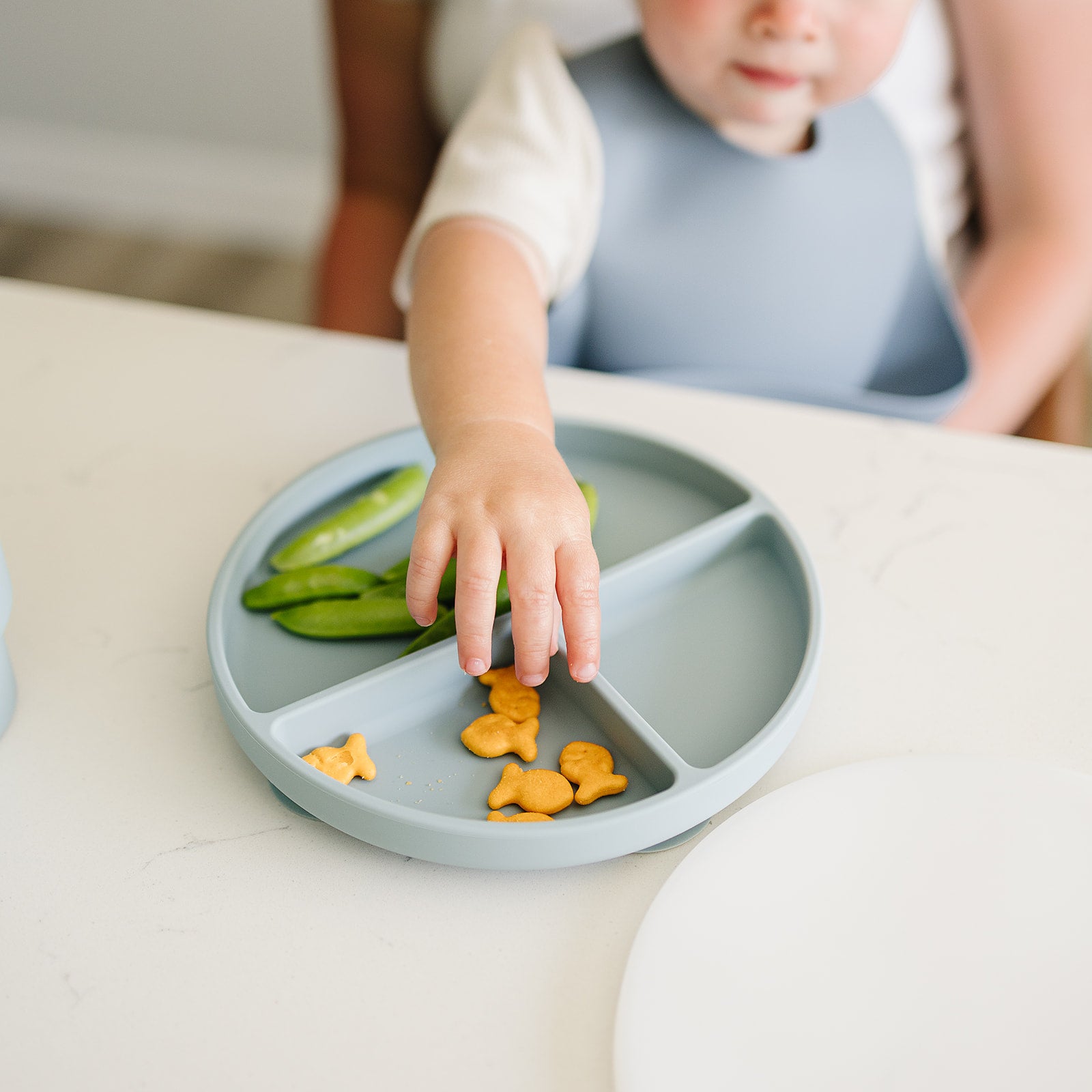 baby using divided silicone suction plate 