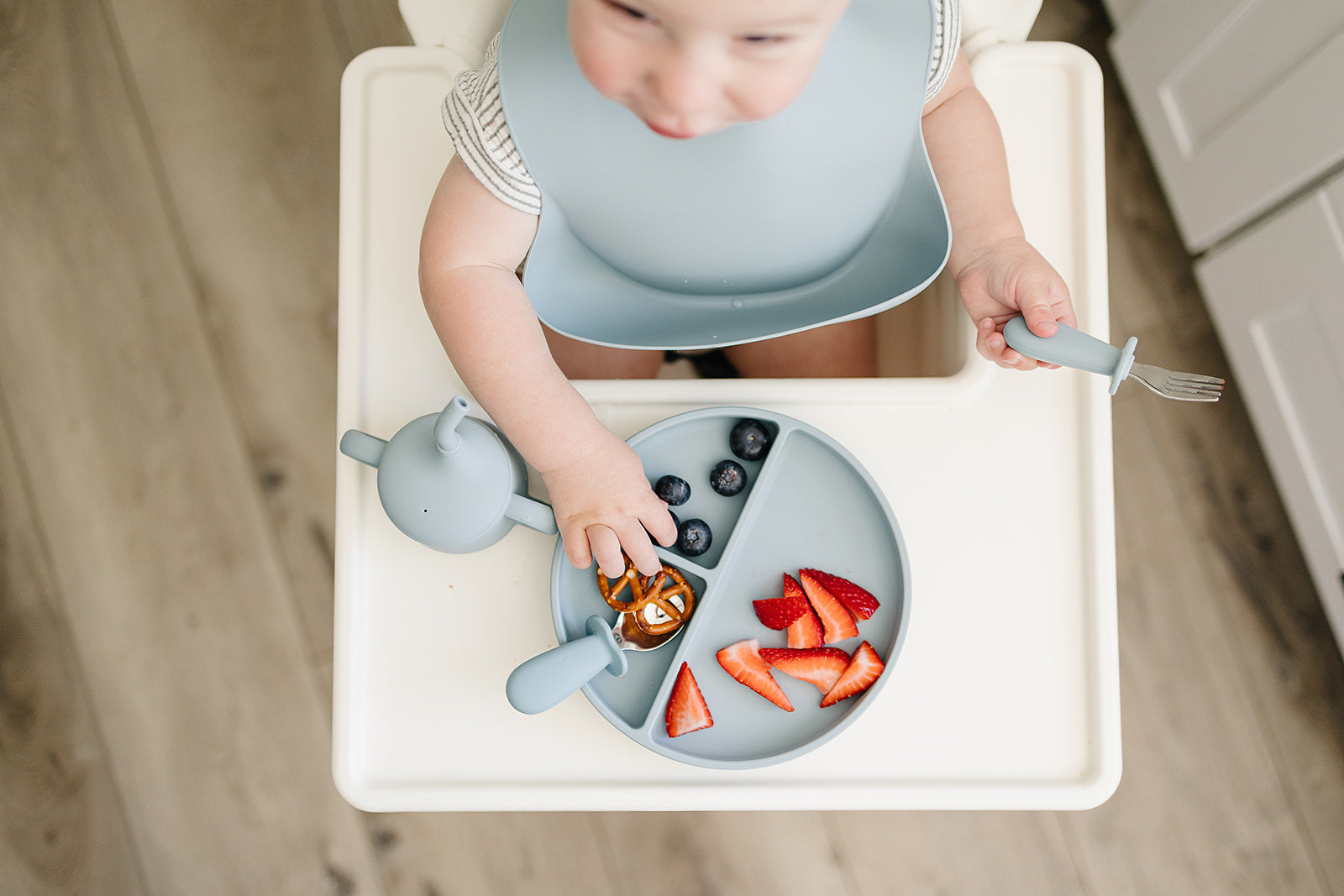 baby using divided silicone suction plate