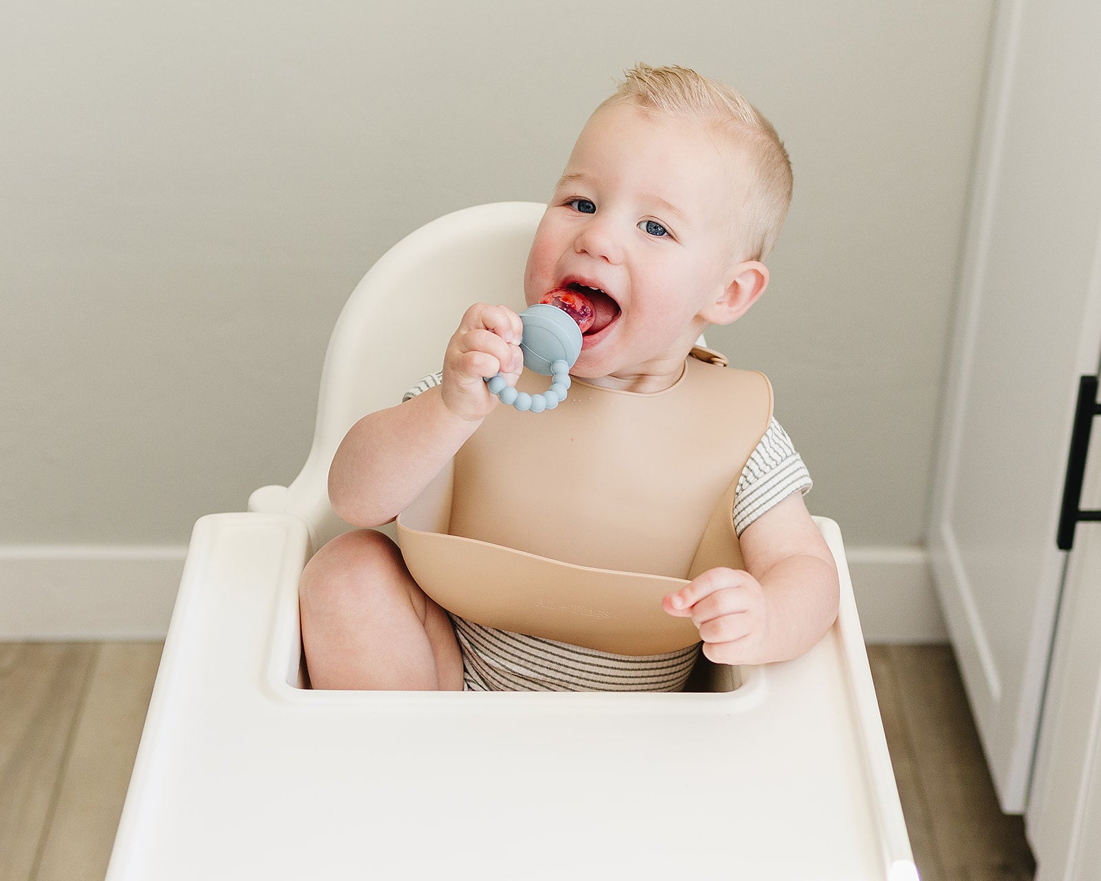 baby using pacifier fruit feeder 