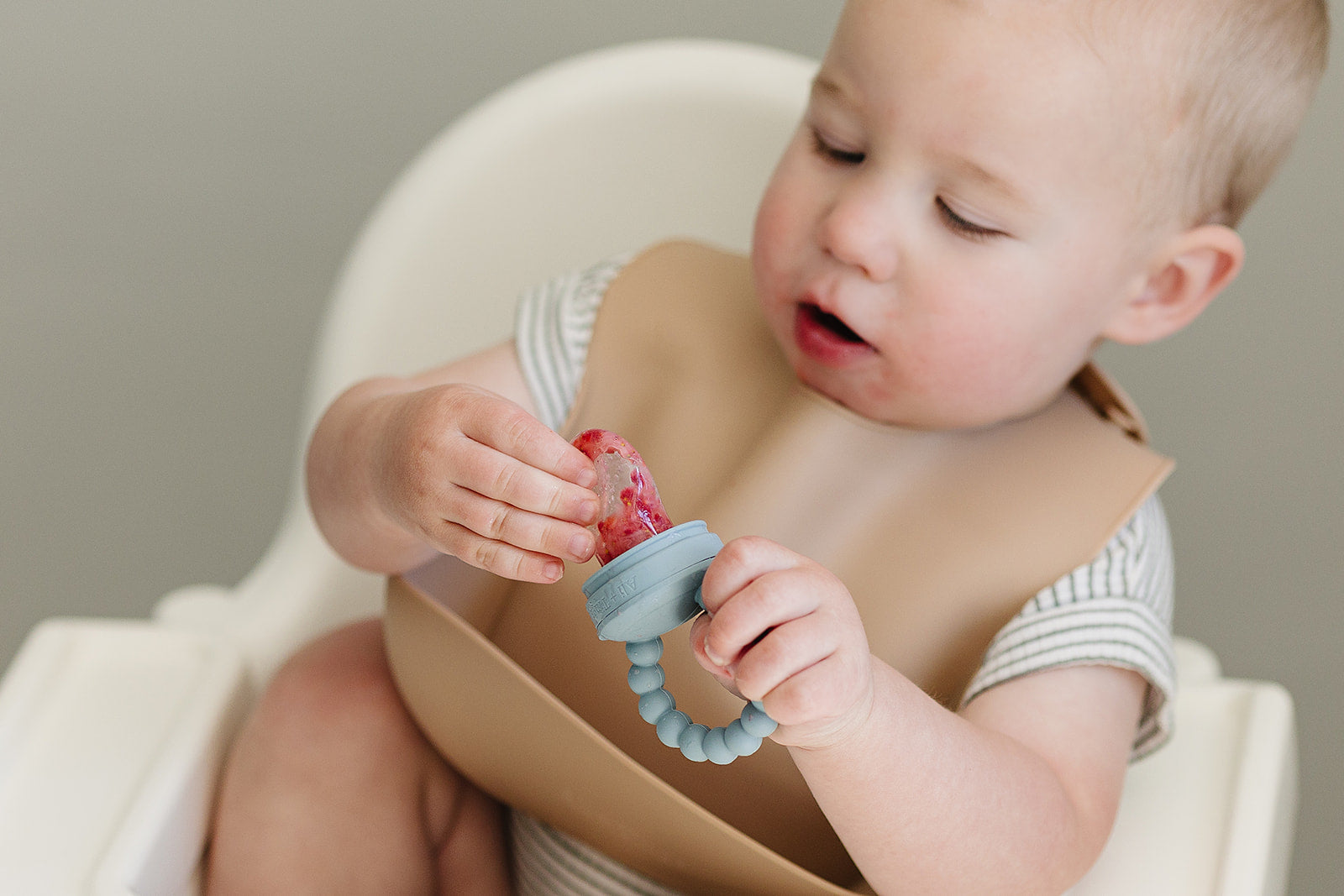 silicone pacifier feeder with fruit for baby