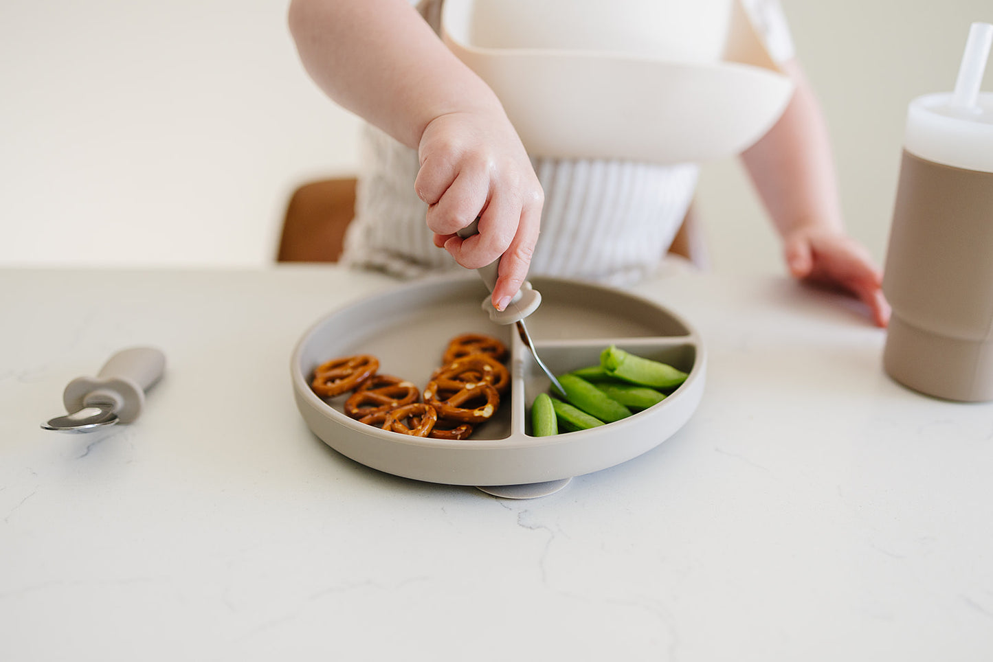 Suction Plate – Divided Silicone Baby Plate with Lid | BPA-Free & Spill-Resistant